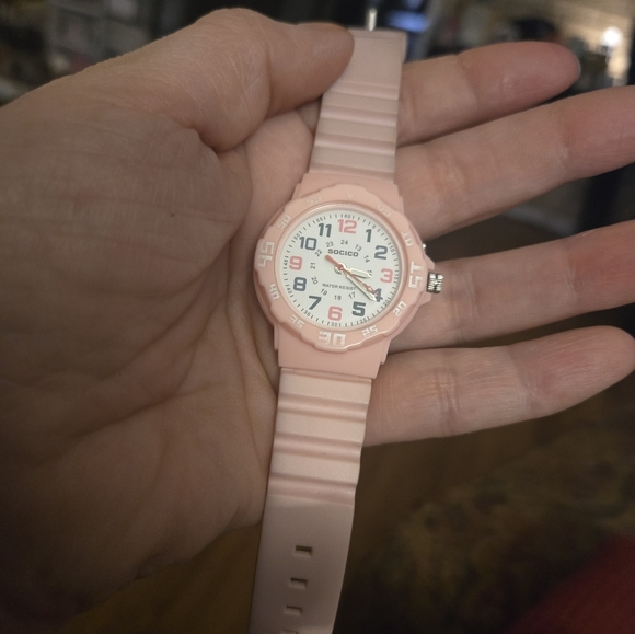 Chic Pink Watch with Silver Details - Picture 5 of 7